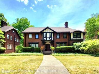 Main picture of 2540 Euclid Heights Blvd
