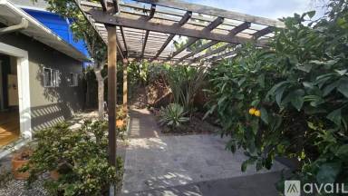 Main picture of 5528 Market St