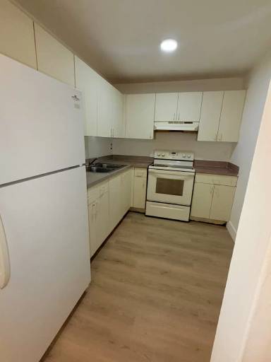 Main picture of 5625 W 20th Ave