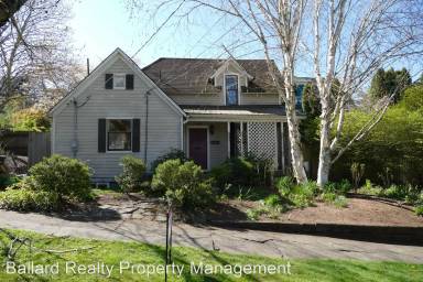 Main picture of 2909 E Spring St