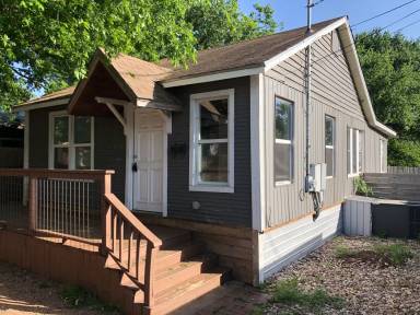Main picture of 2917 E 12th St