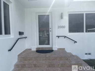Main picture of 2000 SW 17th St