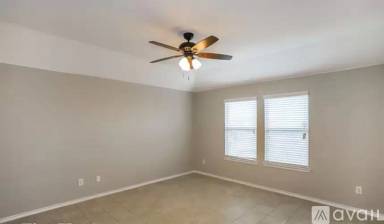 Main picture of 800 Platinum Dr