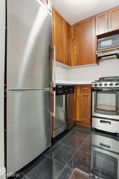 Main picture of 151 W 16th St