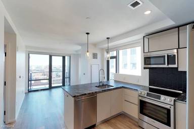 Main picture of 147 E Berkeley St