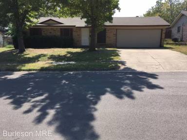 Main picture of 305 Boulder Ct