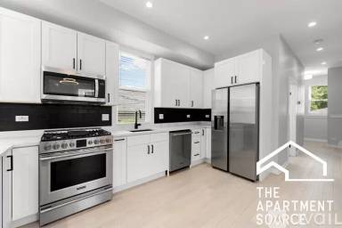 Main picture of 1518 W Melrose St