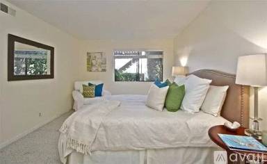 Main picture of 28 Marinero Cir