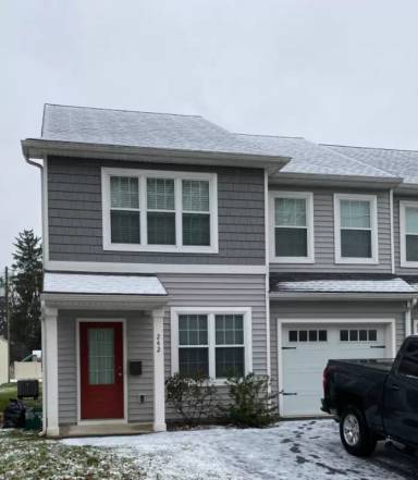 Main picture of 242 Broad St