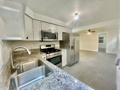 Main picture of 3783 Boundary St