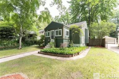 Main picture of 914 N Maple Ave