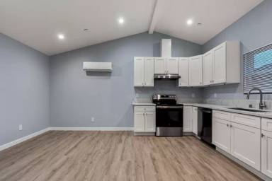 Main picture of 331 N Olive St