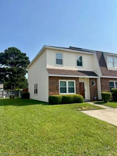 Main picture of 3344 Bangor Cres