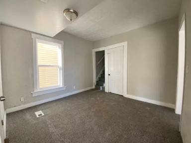Main picture of 209 N Irwin St