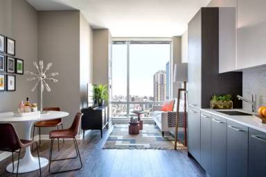 Main picture of 115 E Riverwalk