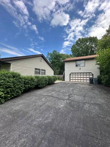 Main picture of 279 Mockingbird Ln