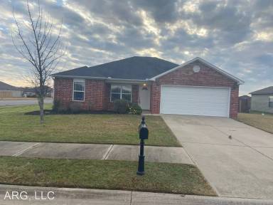 Main picture of 1212 Yarrow Dr