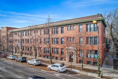 Main picture of 3846 N Southport Ave