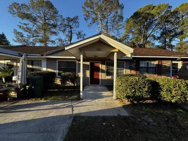 Main picture of 745 Sharon St