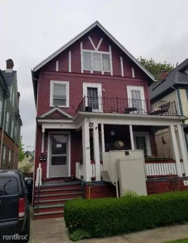 Main picture of 68 Cottage St