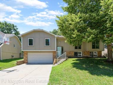 Main picture of 15123 Bemis St