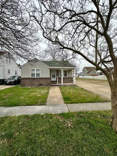 Main picture of 2400 Ballentine Blvd
