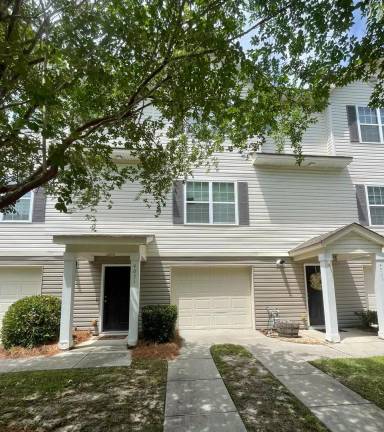 Main picture of 4031 Hartland St