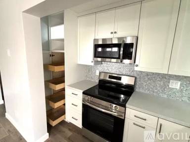 Main picture of 963 Thomas Ave