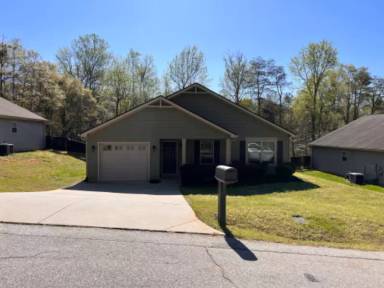 Main picture of 184 McConnell Rd