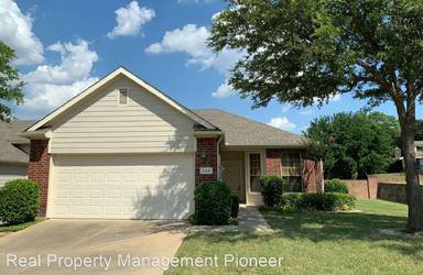 Main picture of 240 Heritage Hill Dr