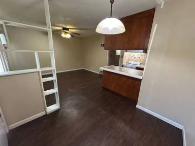 Main picture of 1148 W 7th St