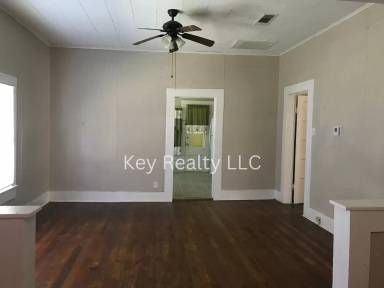 Main picture of 321 Cross St