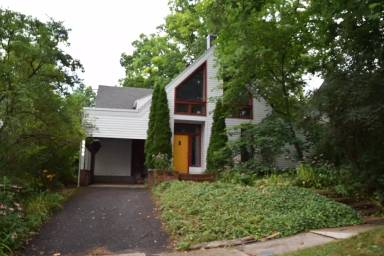 Main picture of 1115 S Garner St