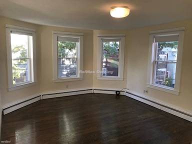 Main picture of 12 Line St