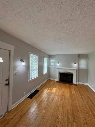 Main picture of 919 Cecil Ave