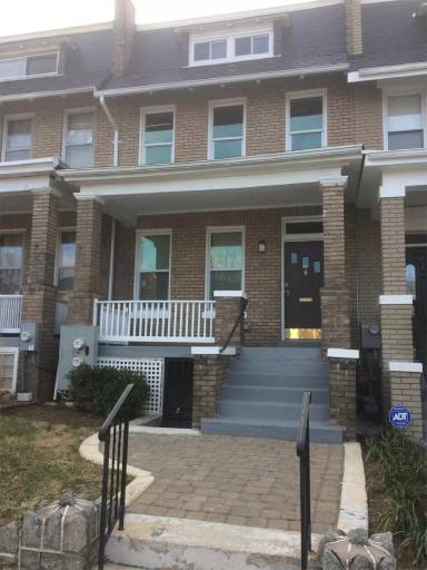 Main picture of 47 Girard St NE