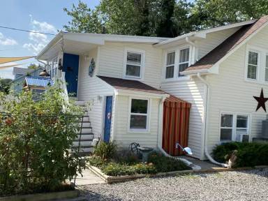 Main picture of 2107 Main St