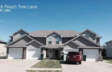 Main picture of 916 SW Peach Tree Ln