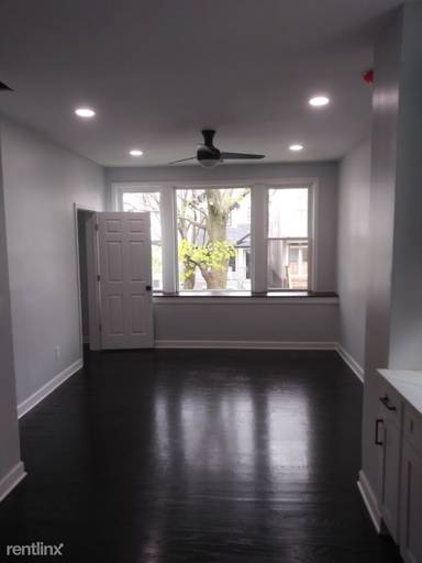 Main picture of 2025 W Melrose St