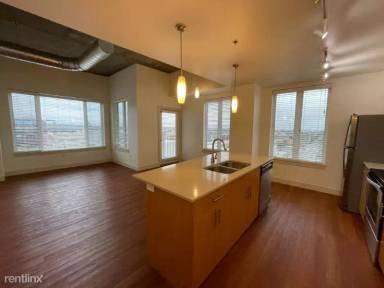 Main picture of 2063 Curtis St