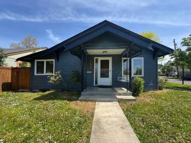 Main picture of 2393 Emerald St