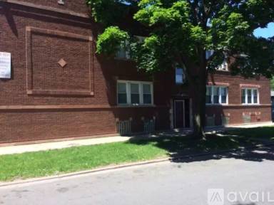 Main picture of 1642 N Lamon Ave