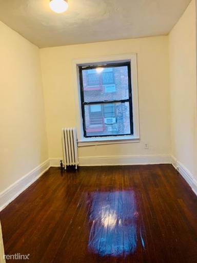 Main picture of 14356 Roosevelt Ave
