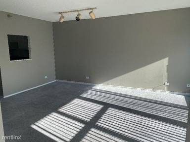 Main picture of 10 E Ontario St Apartments