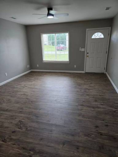 Main picture of 413 Shade Tree Ln