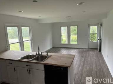 Main picture of 1143 N Oak Rd