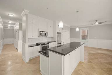 Main picture of 2802 Morrison St