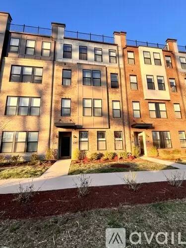 Main picture of 935 Salamander St