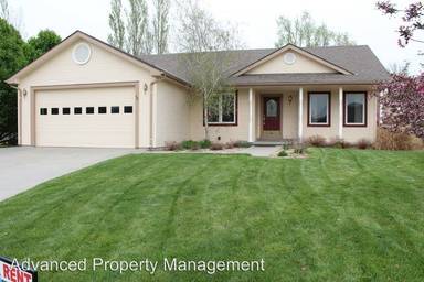 Main picture of 2704 Saint James Cir