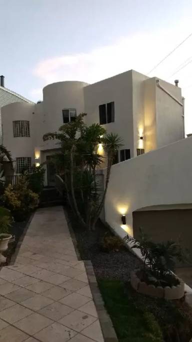 Main picture of 3345 Oliphant St